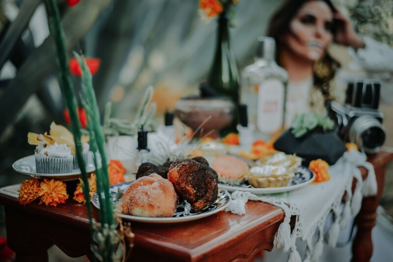 Pan-de-muerto-en-mesa_EDIT.jpg